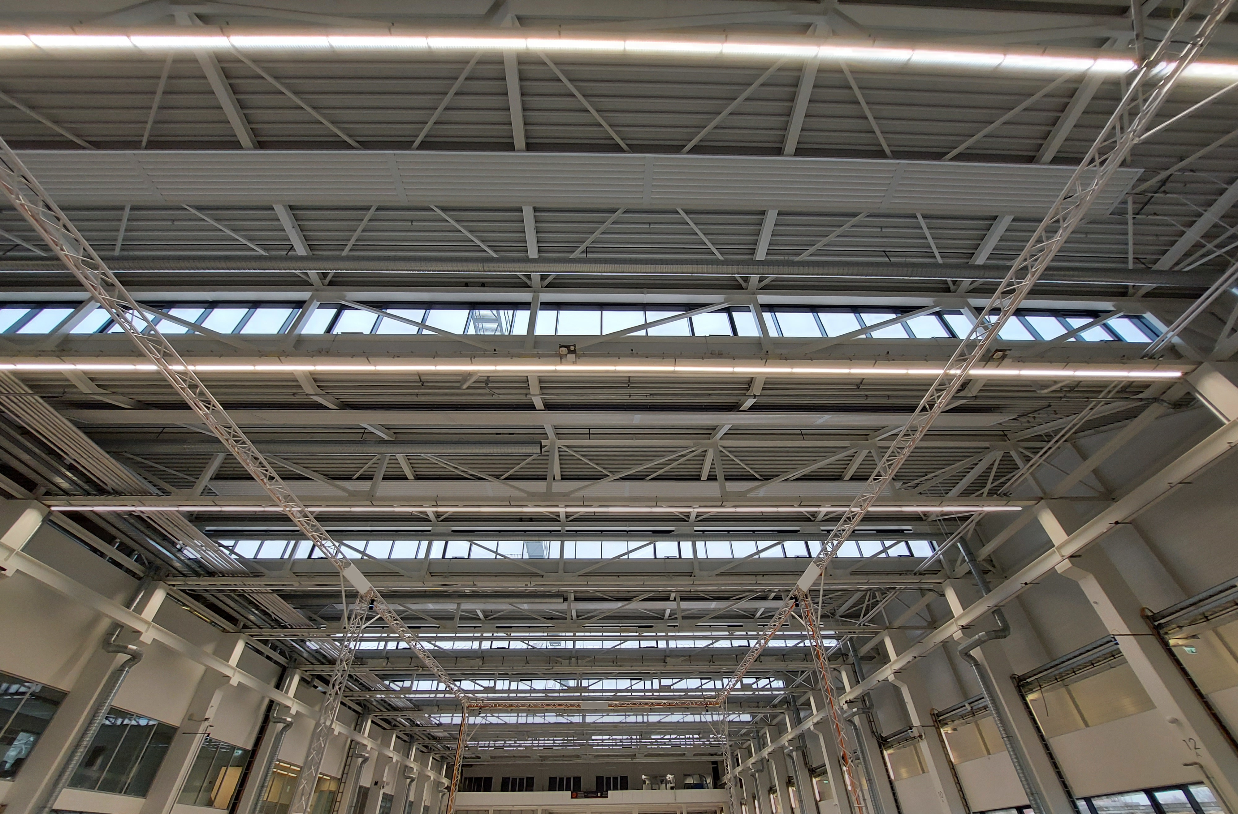 Ceiling structure of the factory hall